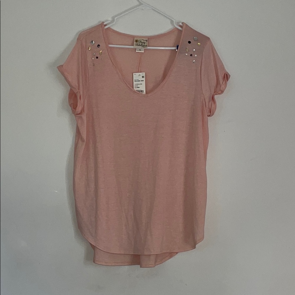 Pretty Rebellious tshirt size XL